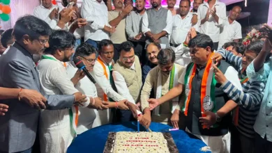 खल्लारी विधायक द्वारिकाधीश यादव का जन्मदिन धूमधाम से मनाया गया
