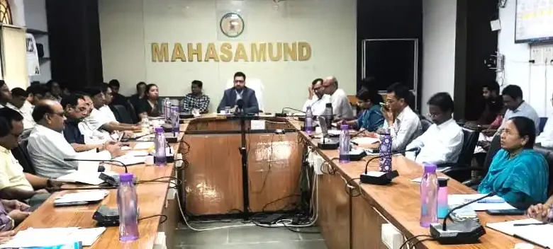 समय-सीमा बैठक में कलेक्टर ने की योजनाओं और विकास कार्यों की समीक्षा